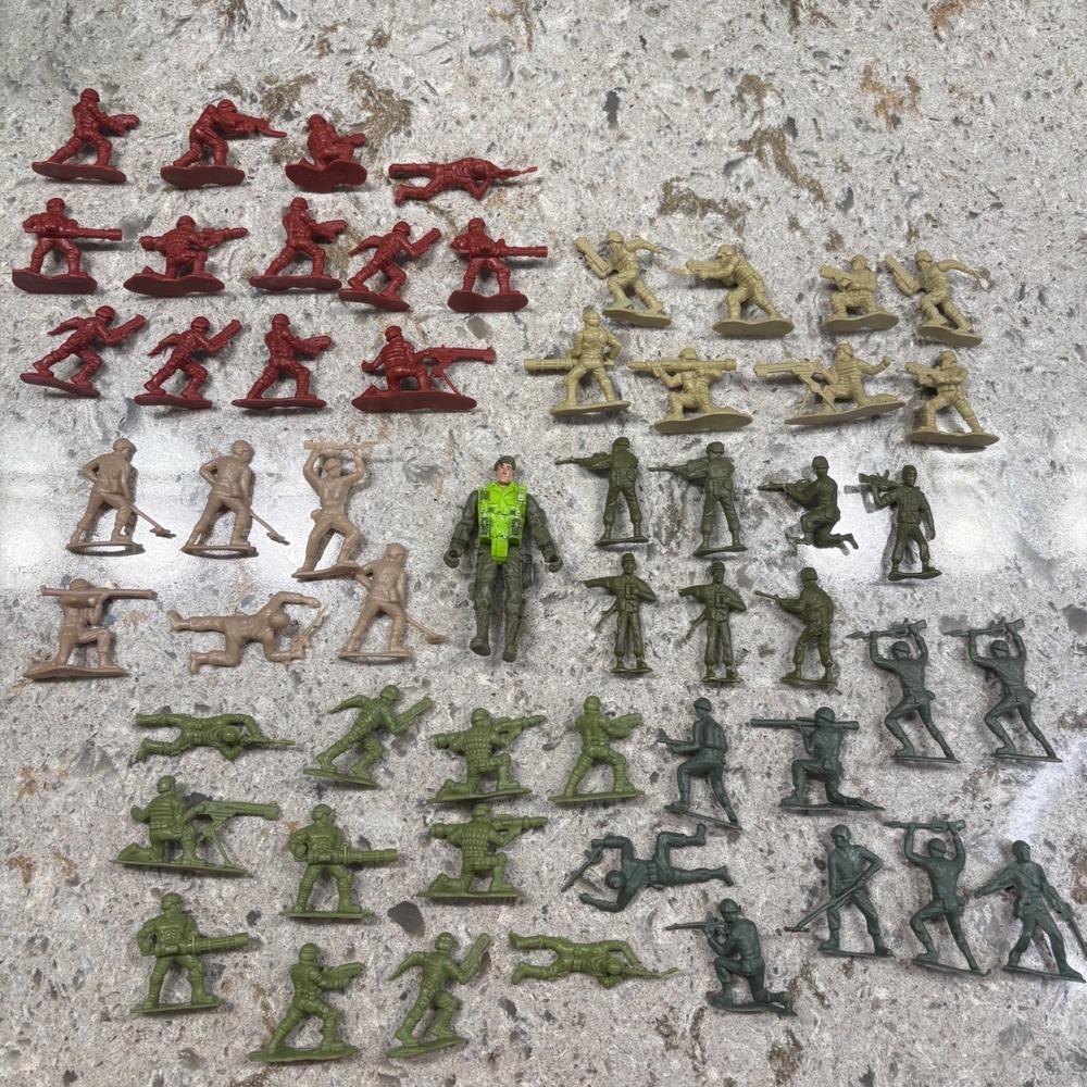 Lot of 56 Toy Soldiers Action Figures Army Men Red Tan Green Tan Figures - Picture 1 of 14